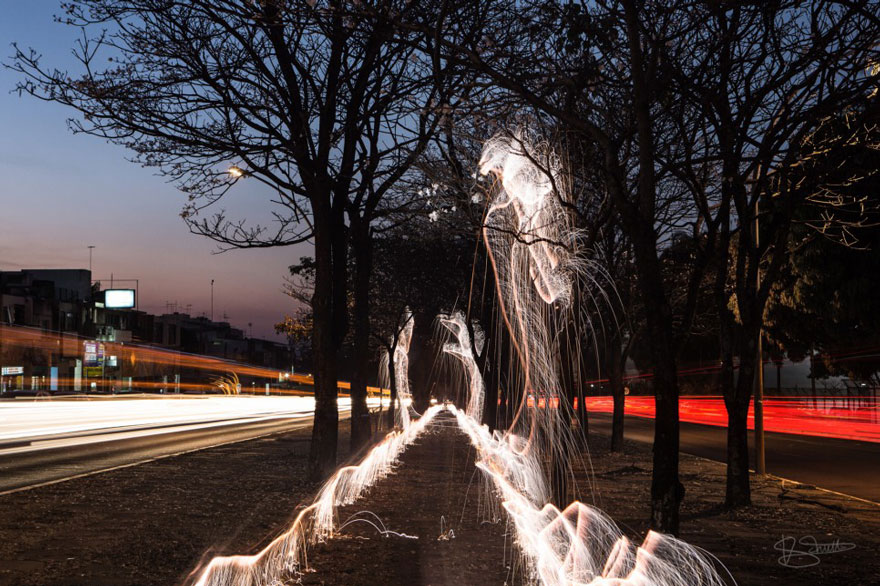 impermanent-sculptures-firework-tree-photography-vitor-schietti-2